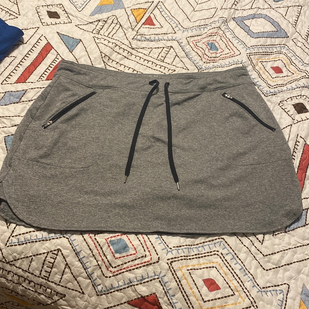 TEK GEAR Skort Women’s Tennis Skirt With Shorts Two Pockets. Stretchy. Size XL.